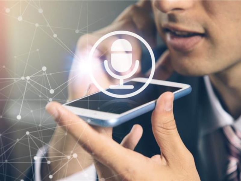 Towards seamless voice interaction in smart homes
